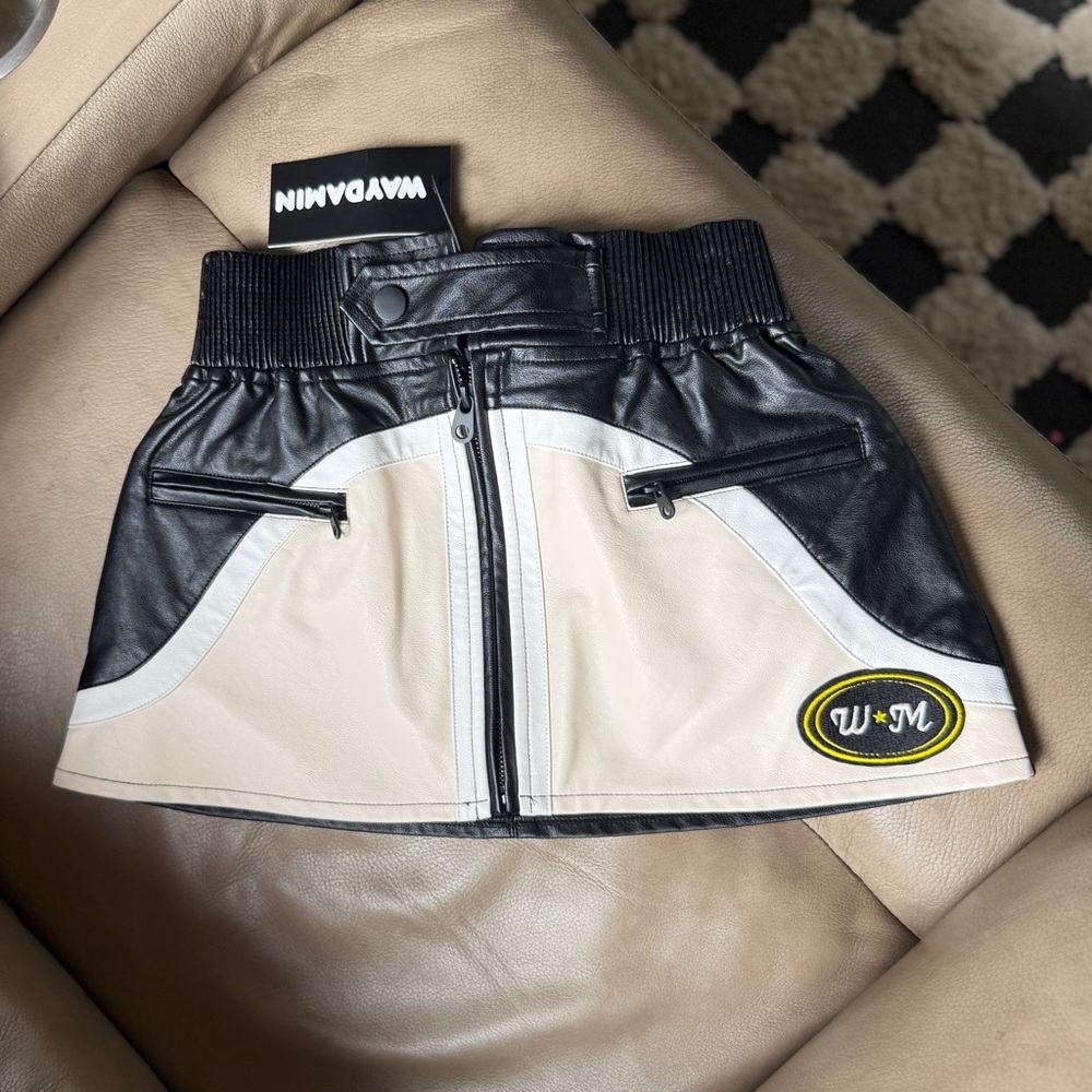 WAYDAMIN Black and Cream Mini Skirt